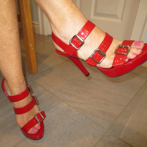 LAST CHANCE MICHAEL KORS, Sexy Red Strap & Buckle High Heel Platform Sandals - Picture 6 of 9